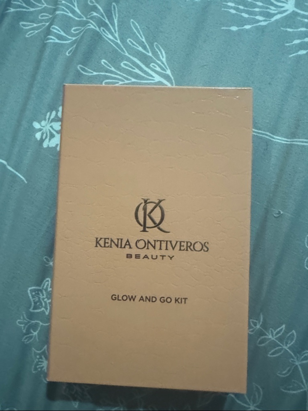 Kenia Ontiveros Beauty Glow and Go Kit - Nude Beige